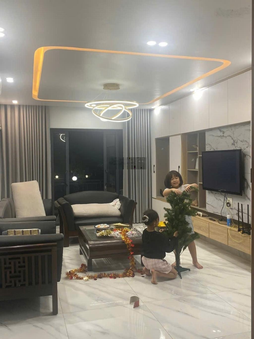 Biệt thự trung tâm Hà Nội. 255m2, 3 tầng, MT 12m. Lô góc, mặt đường đôi 30m, sổ hoa hậu. 33.5 tỷ