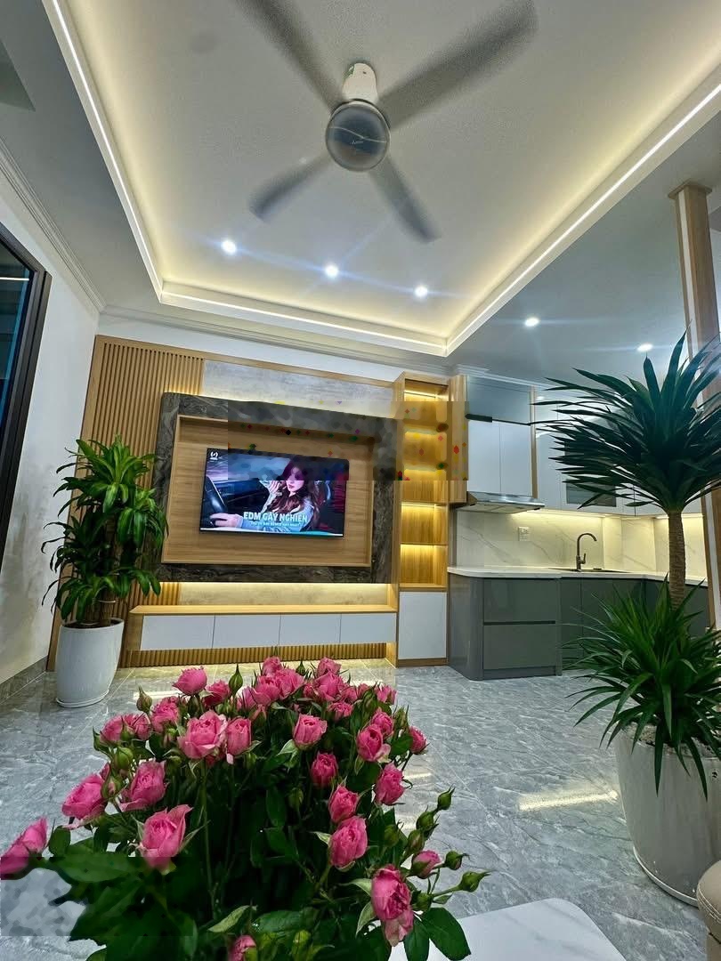 Hiếm phố Bùi Xương Trạch ngõ thông gần phố, 10m ra ô tô tránh nhà mới ở ngay, full nội thất 40m2*5T