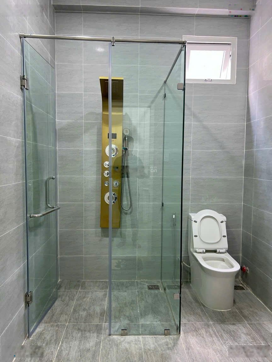 Cho thuê nhà mặt tiền 239 Ngô Gia Tự (DT: 4x16m 4 lầu mới đẹp) quận 10 - giá 66 triệu