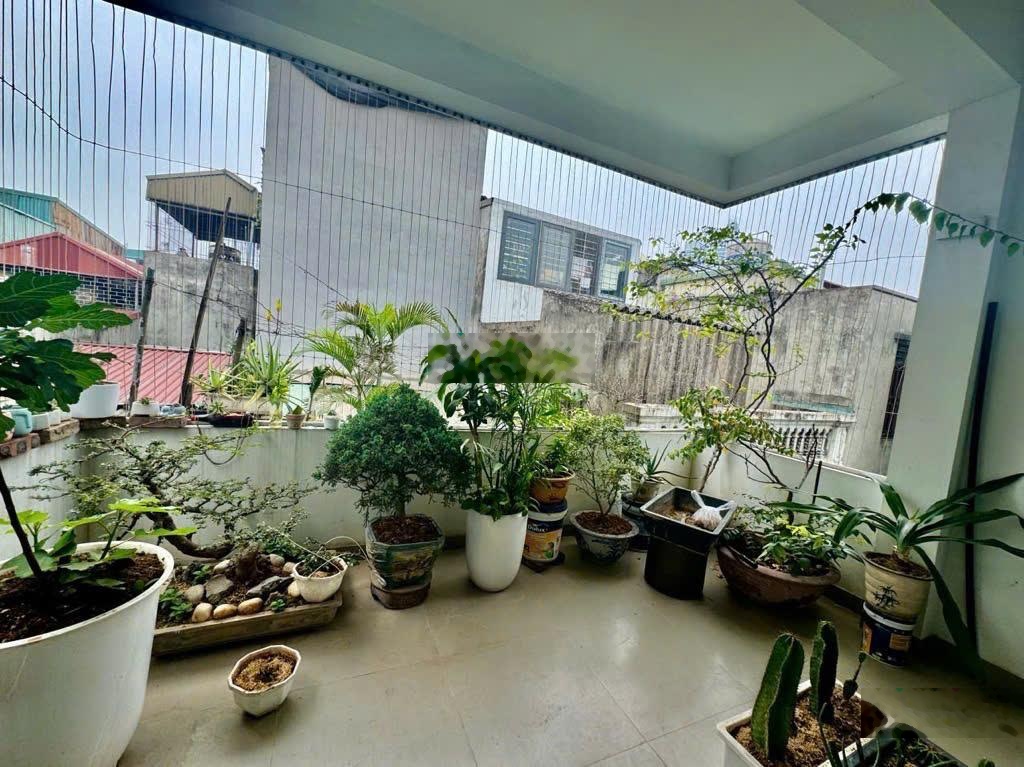 Cần bán nhà tân ấp 3 mặt thoáng vị trí đẹp gần chợ 60m x 5 tầng.