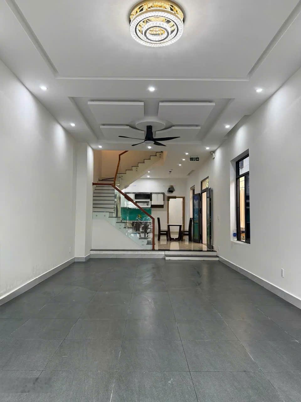 Siêu phẩm lô góc 3 mặt thoáng trương chí cương 15.5 tỷ!