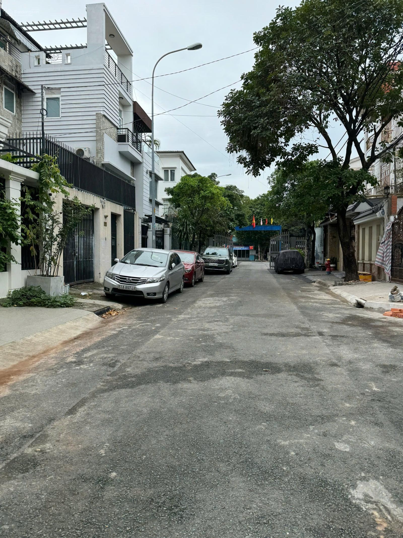 Bán nhà - khu biệt thự 320 độc lập ( 6x19m) 3 tấm, đường 10m thông - q tân phú