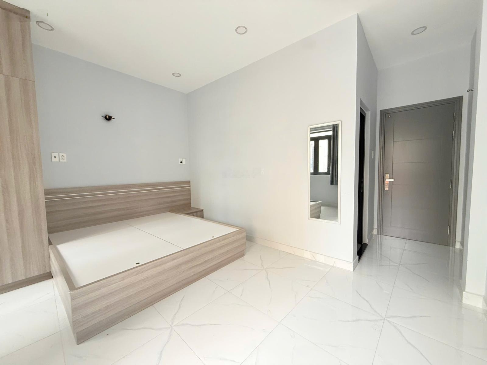 Khai trương nhà mới full nội thất có ban công , giá tốt đường nguyễn đình chiểu q3