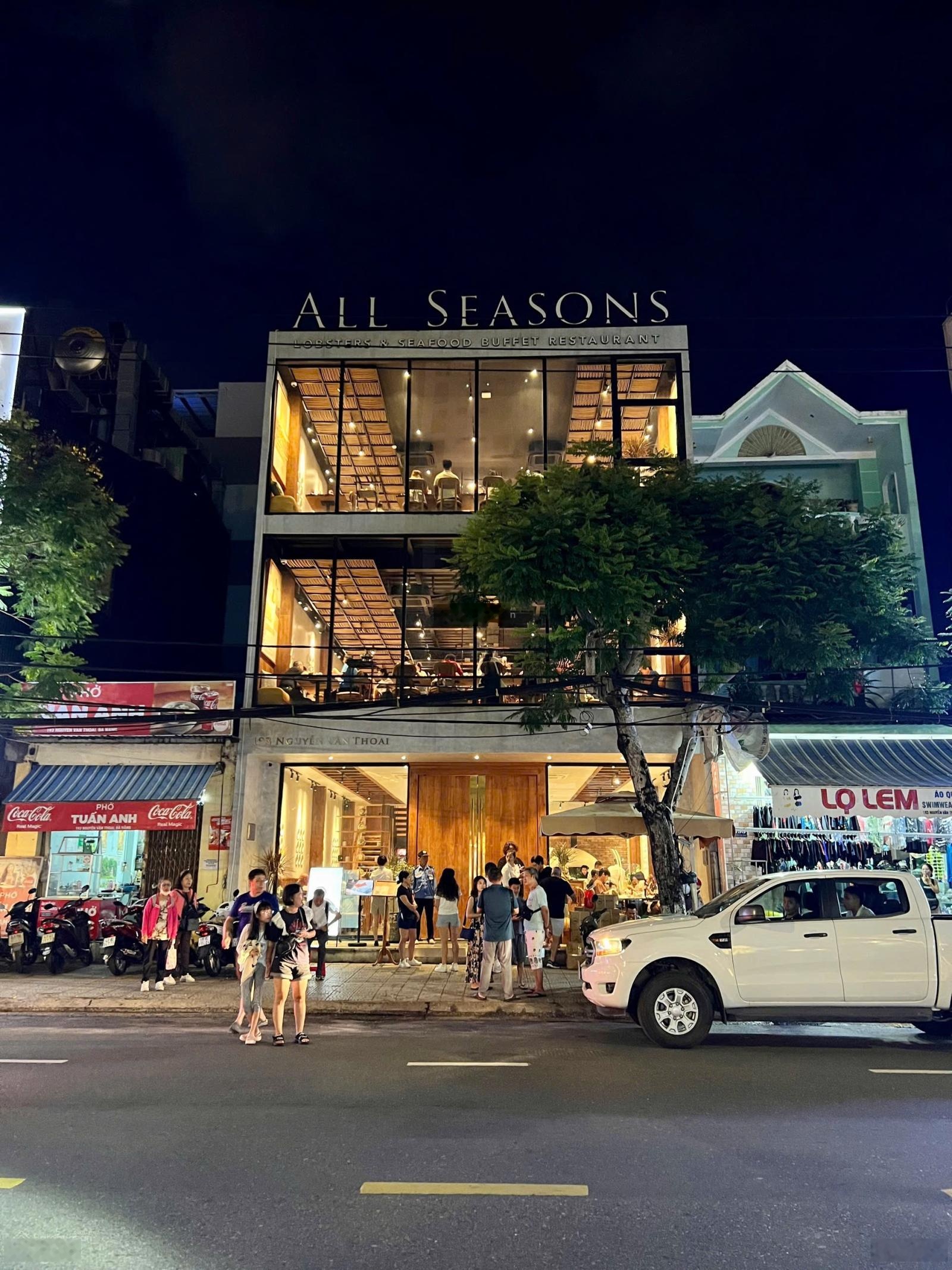 Bán đất tặng nhà 3 tầng đường Nguyễn Văn Thoại. Cách biển 300m. Đang cho thuê 120tr/th.