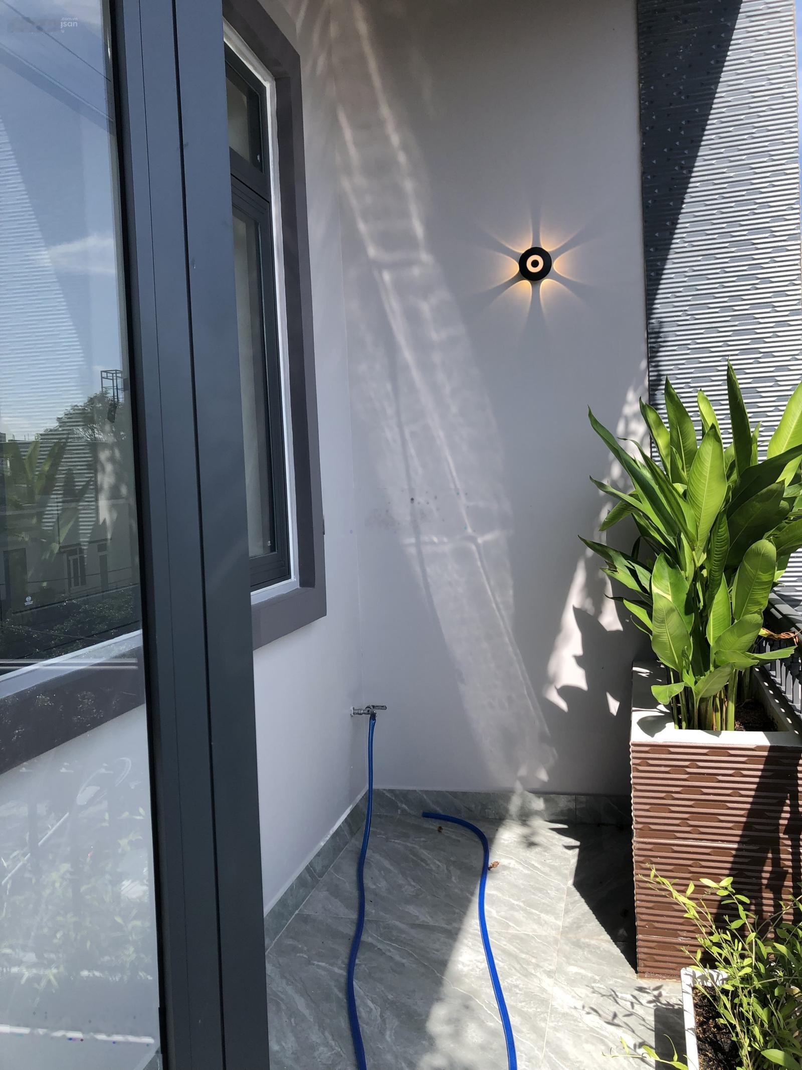 Bán nhà 1 trệt 3 lầu, gần Aeon Mall đường 12m full nội thất P. Thuận Giao, TP. Thuận An