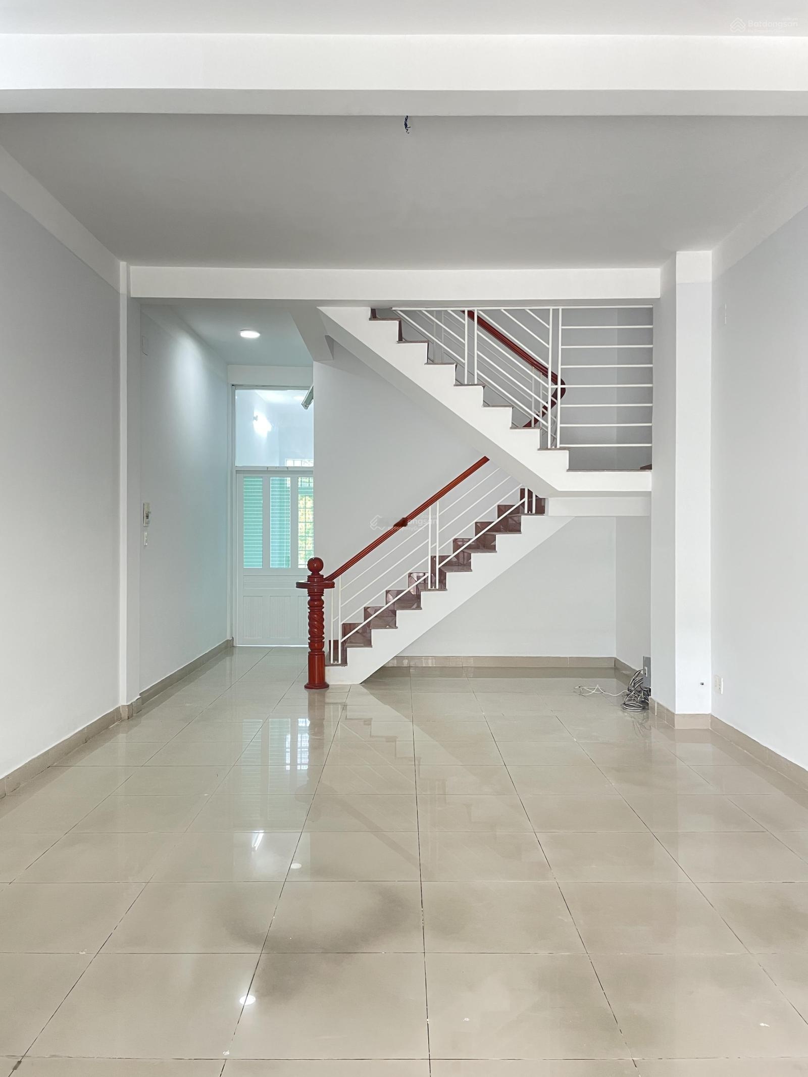 Cho thuê văn phòng 300m2 tại Bình Dương, 4 lầu 5 phòng, Giá chỉ 22 triệu,