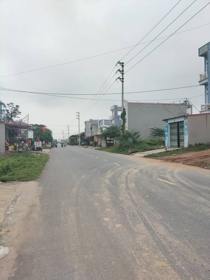 Bán đất trục chính Tỉnh lộ 299B, kinh doanh sầm uất, vỉa hè rộng 15m, giá 2,6x tỷ