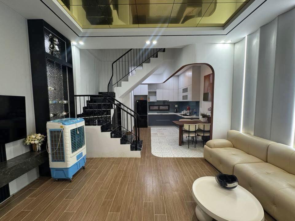 Cho thuê nhà 3 tầng khang trang, đủ nội thất tại Phan Thanh, Đà Nẵng, giá 13 triệu/tháng