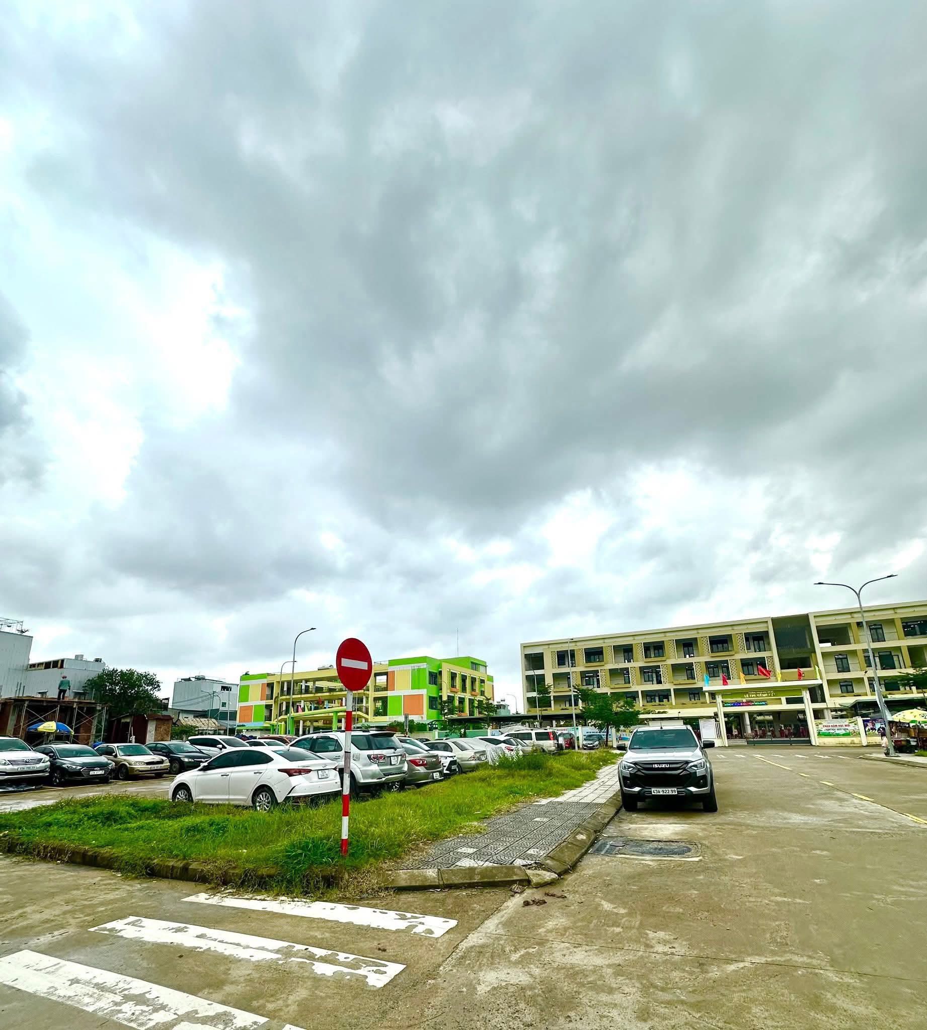 Nhà 3 tầng 3 mê kiệt ô tô 6m, Trần Cao Vân, Đà Nẵng, tặng full nội thất luxury