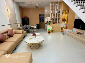 Nhà 1 trệt 1 mê mới đẹp, full nội thất, 3 phòng ngủ, sân đậu ô tô, Cam Lộc, Cam Lâm