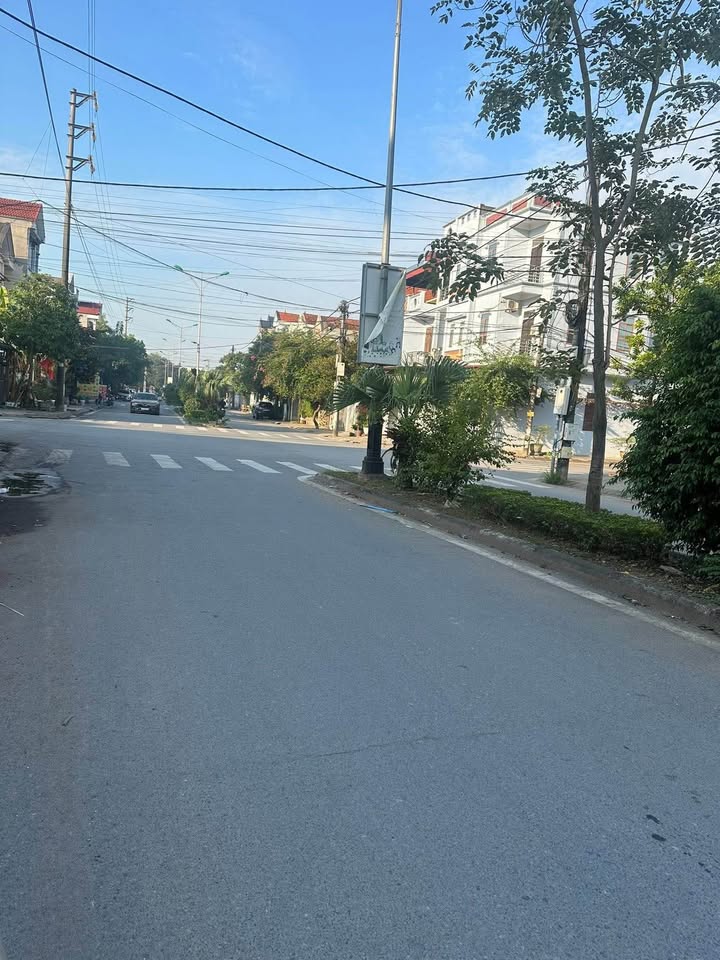 Bán nhà Vĩnh Tường, hướng Đông Nam mát mẻ, tiện ích bủa vây, giá chỉ nhỉnh 4 tỷ