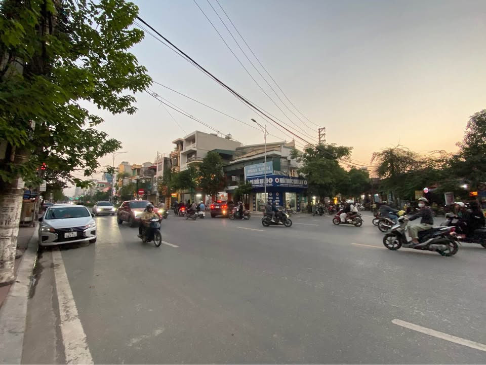 Nhà 3 tầng lô góc, 2 mặt thoáng, mặt đường Lý Bôn, cơ hội vàng cho kinh doanh