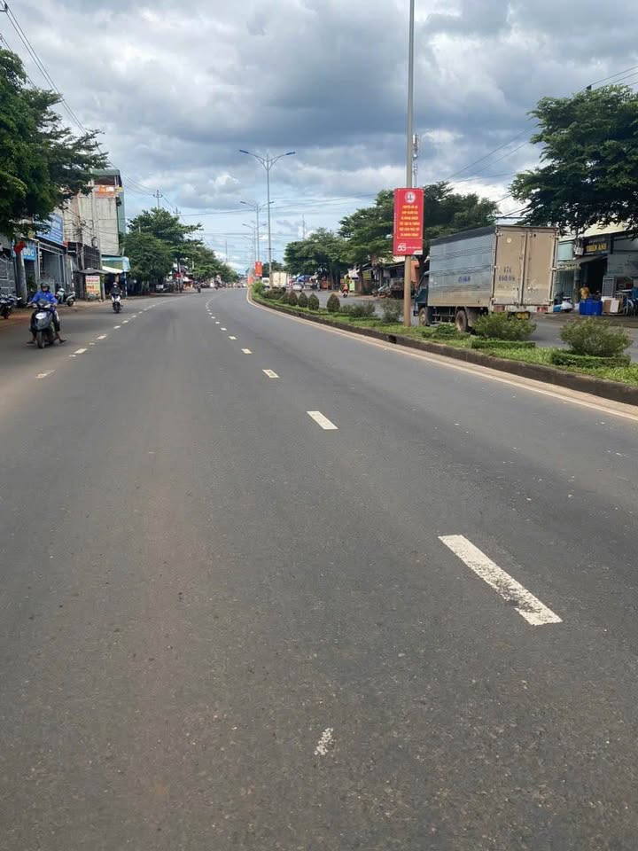 Đất mặt tiền Quốc lộ 14, kinh doanh xả láng, giá hời