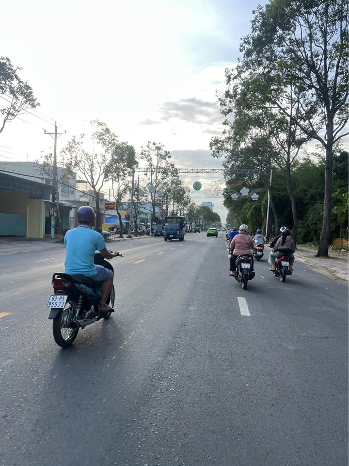 Bán đất nền ngay mặt tiền đường Lê Duẩn, Sóc Trăng, diện tích 5x30m, giá 6 tỷ