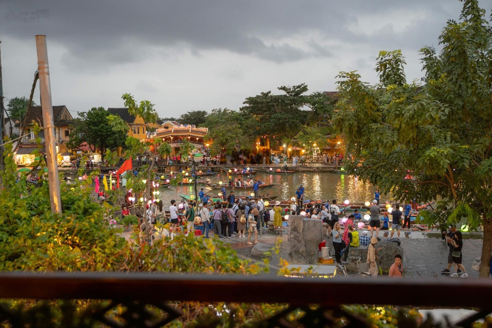 Bán nhà mặt tiền chợ đêm Nguyễn Hoàng 110m2 giá 12 tỷ. Tặng HĐ thuê 50 triệu/tháng