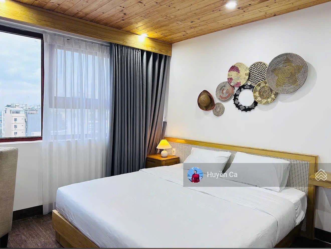 Chuyển nhượng toà căn hộ 2 mặt tiền, 10 tầng. Gần biển Mỹ Khê. Dòng tiền 300tr/tháng