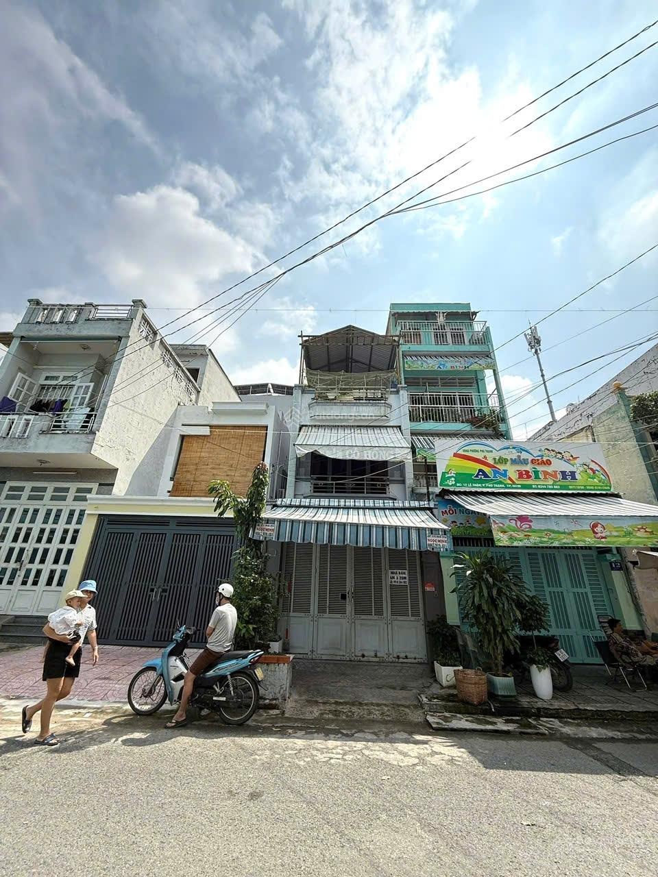 Bán nhà MT Lê Niệm 4x19m - 2 lầu 9.2 tỷ khu dân trí