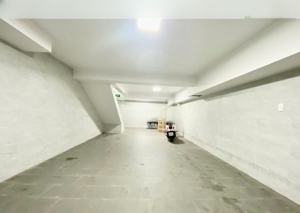 Nhà nguyên căn mặt tiền Nguyễn Công Trứ, Hầm 3 lầu sàn trống phù hợp Spa, văn phòng, showroom