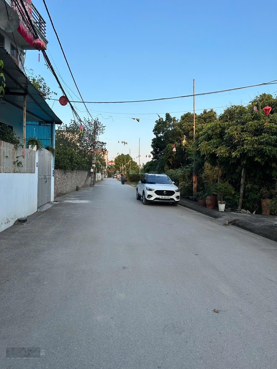 Bán 53m2 MT 4,25m đất Liên Mạc ngõ thông ô tô 7 chỗ qua cửa giá 128.3tr/1m2. LH 0978685116