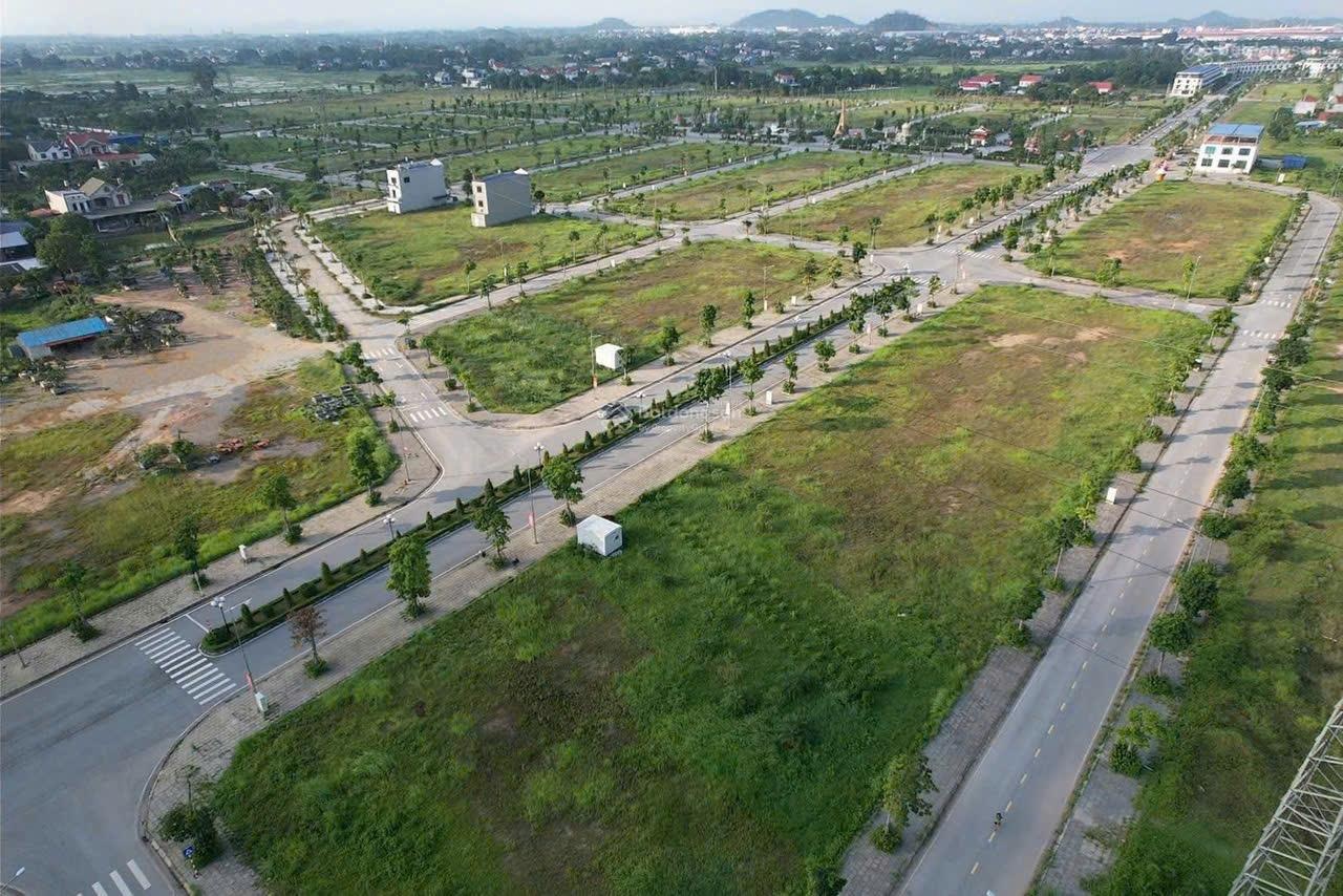 Chính chủ gửi bán lô đất nền lk17 kđt việt hàn(phổ yên)-sổ đỏ lâu dài-đối diện kcn samsung