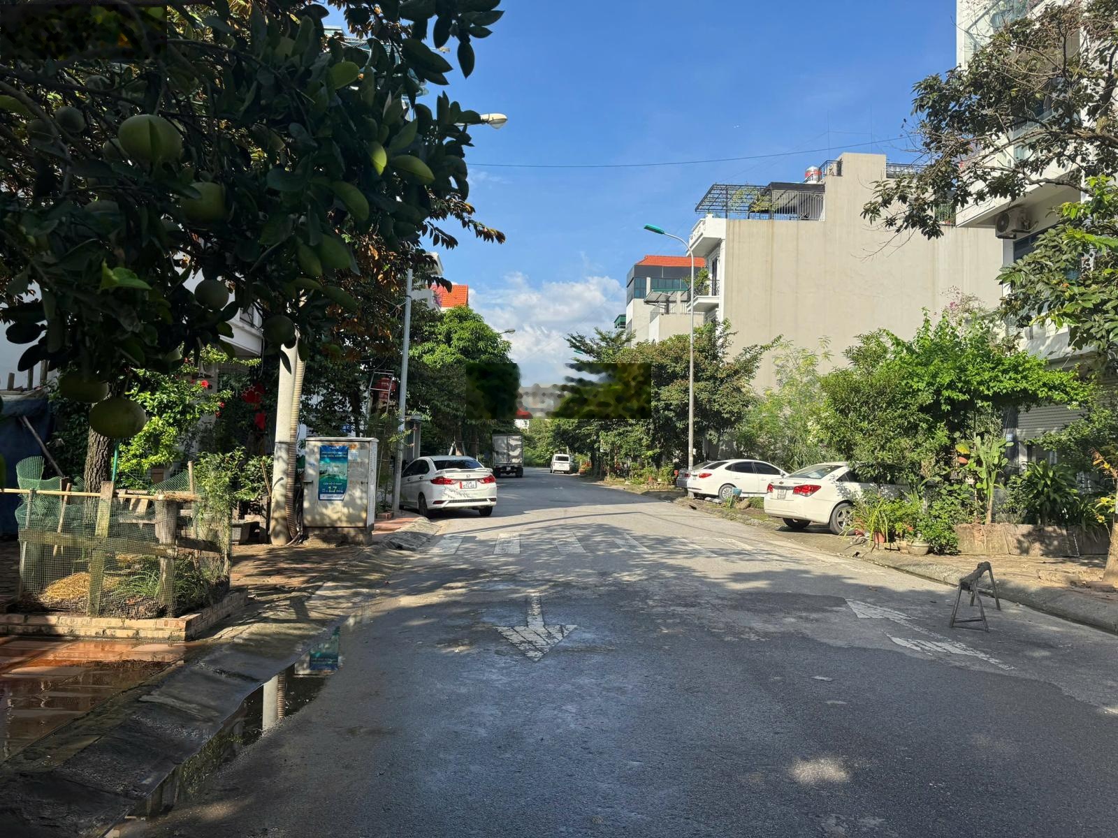 Cần tiền bán gấp lô đất đẹp trục đường 17m khu tái định cư Trâu Quỳ, Gia Lâm