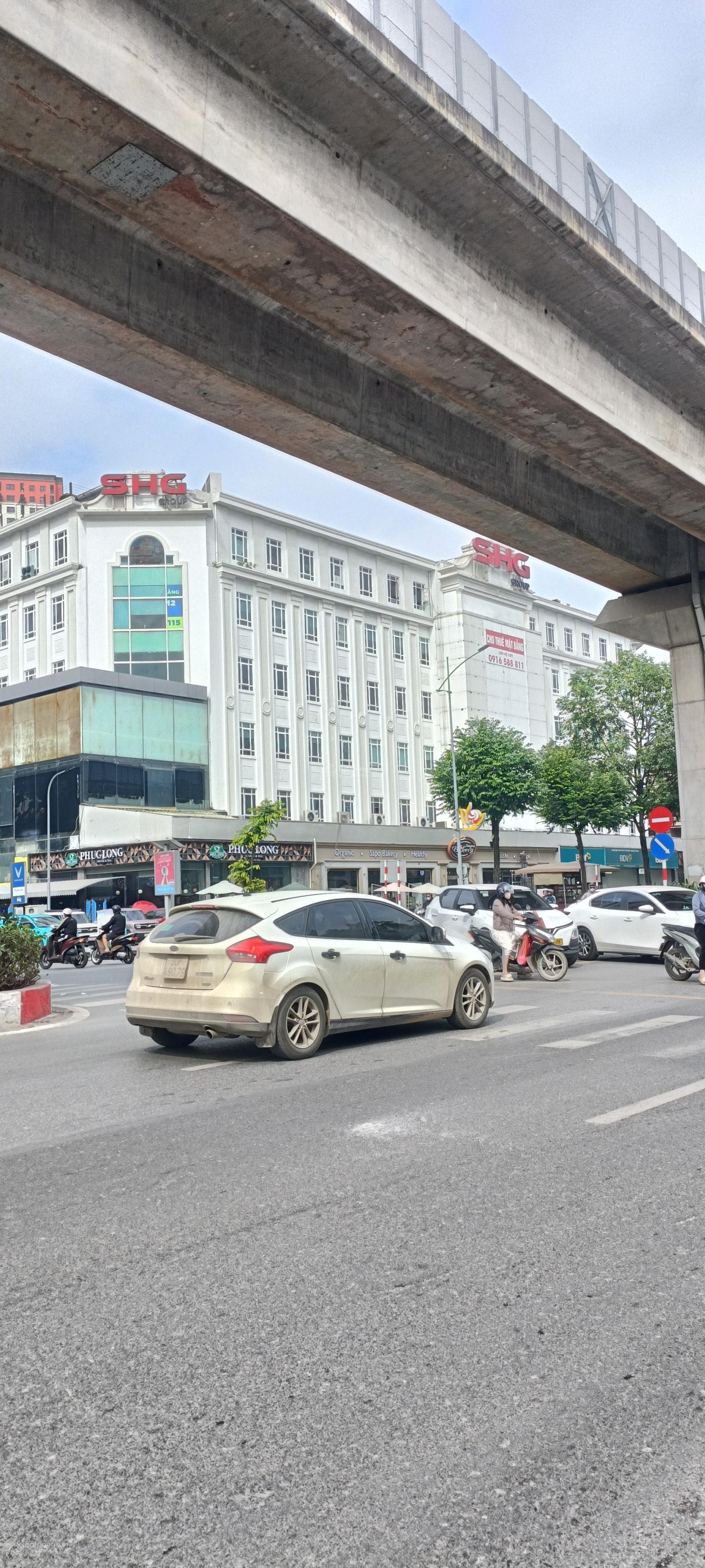 Siêu phẩm mặt phố Quang Trung, Hà Đông, 5 tầng, giá 13.8 tỷ, kinh doanh sầm uất, ô chờ Thang máy