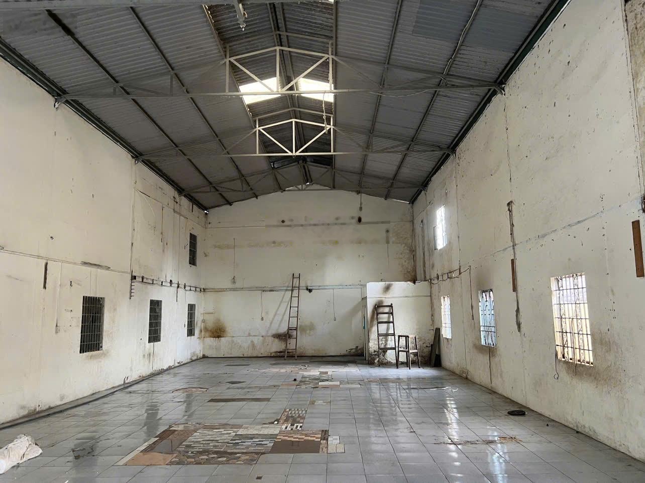 Cần bán nhà cũ Mặt Tiền đường nhựa 10m - nở hậu đẹp