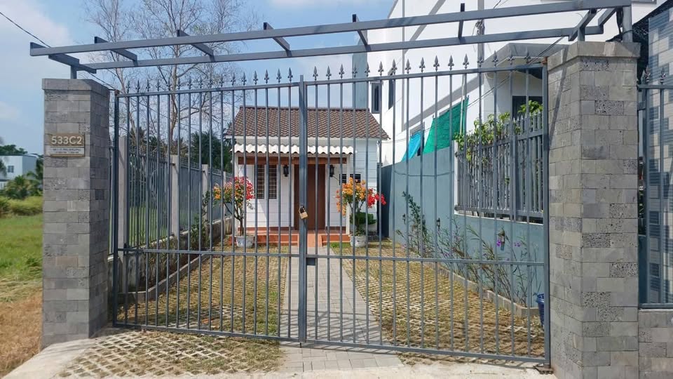 Nhà nguyên căn Phú Khương sân rộng, nội thất đủ, giá hời