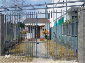 Nhà nguyên căn Phú Khương sân rộng, nội thất đủ, giá hời