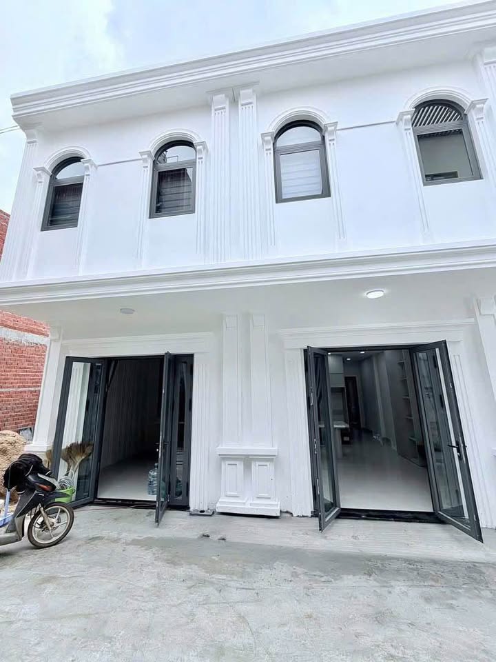 Nhà 1 trệt 1 lầu full nội thất xịn sò, trung tâm Buôn Ma Thuột, xách vali vào ở ngay