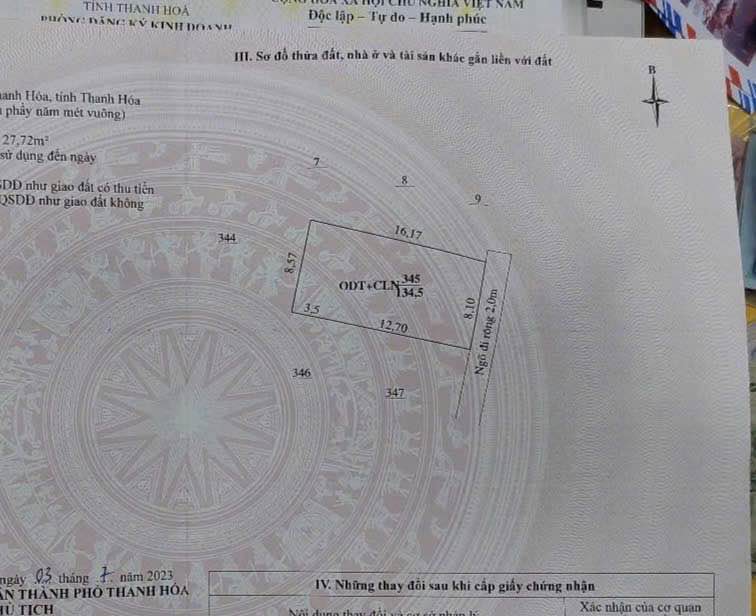 Đất vuông vắn, ô tô 7 chỗ 'làm xiếc' tận nơi, giá 1 tỷ