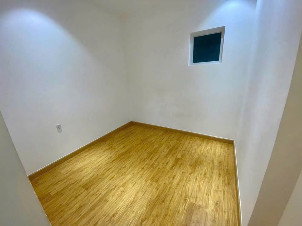 Giảm 600 triệu, bán căn hộ Marina view Vincom, 2 phòng ngủ, lầu 7, sổ hồng riêng