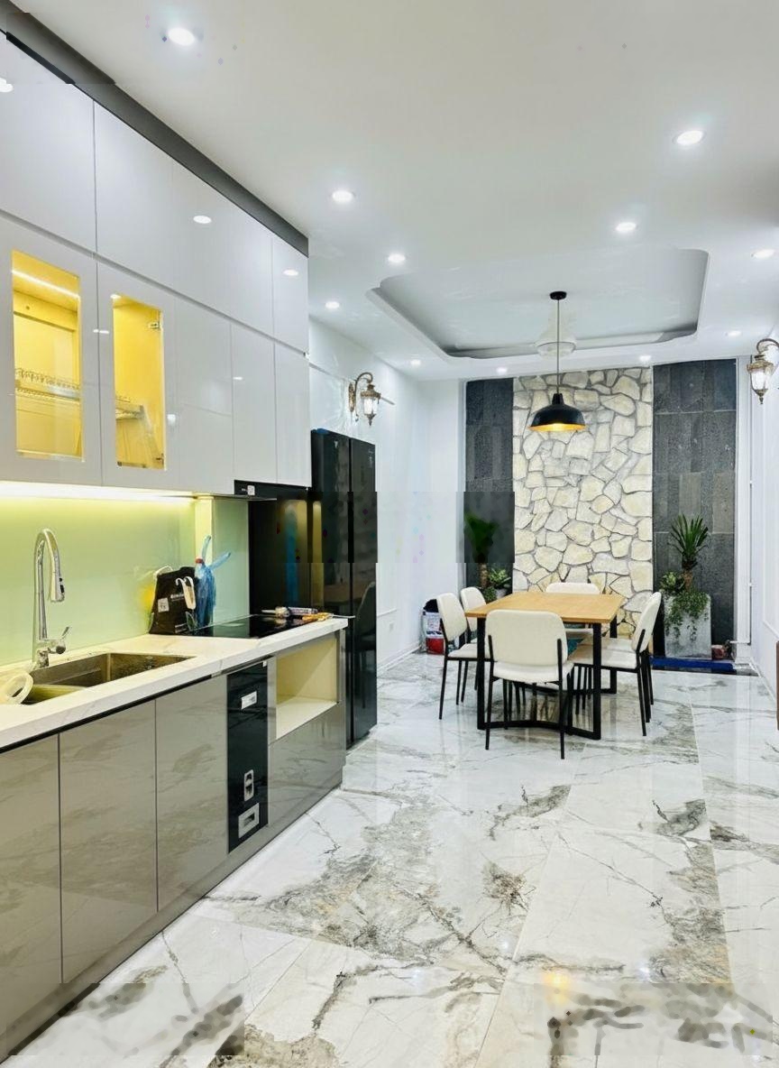 Phố Tân Ấp - Ba Đình - DT 61m2 - 6 tầng - thang máy - giá chỉ 14.8 tỷ