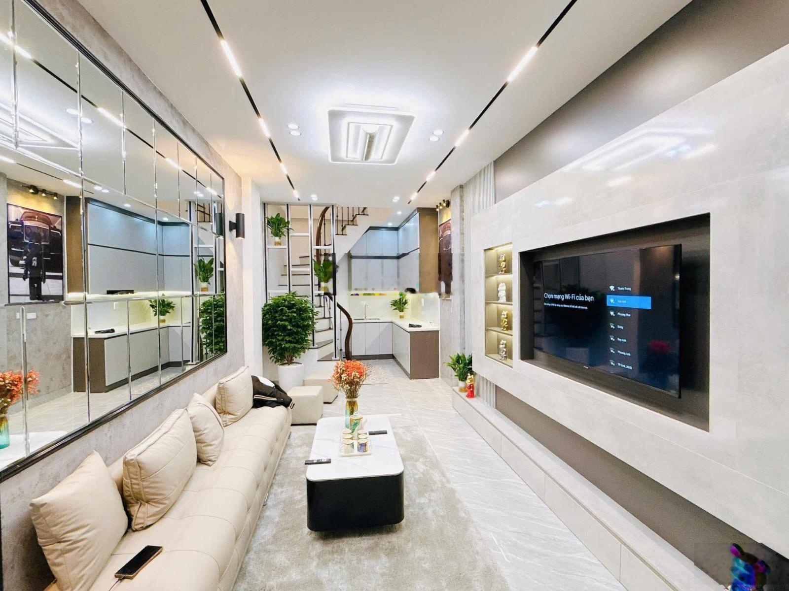 Chủ cần bán gấp nhà Vương Thừa Vũ để ra nước ngoài ở cùng con, nhà thoáng, đẹp, ngõ rộng, 36m2x5T