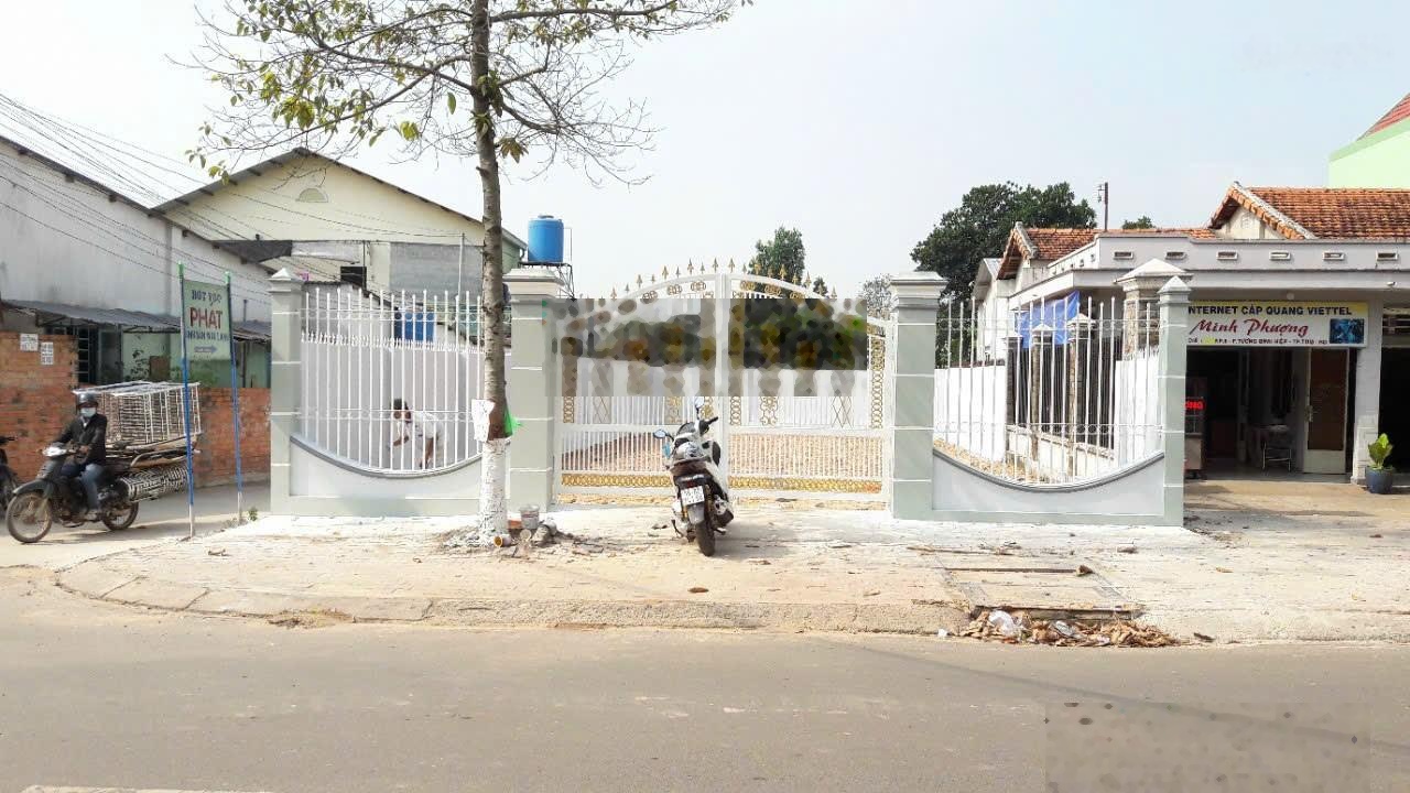 Bán gấp lô góc mặt tiền kinh doanh buôn bán ngay sát chợ đường Hồ Văn Cống phường Chánh Hiệp