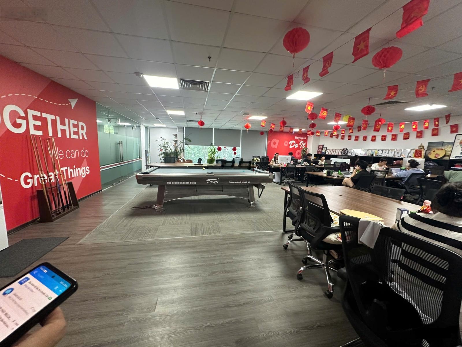 Nhượng văn phòng 500m2 có cắt 150m2,200m2,300m2 sẵn nội thất đẹp tại Nguyễn Tuân, Thanh Xuân giá rẻ