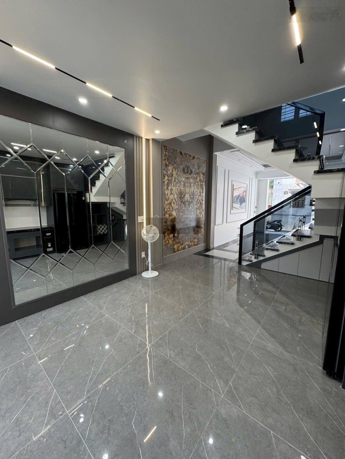 Nhà xây độc lập 3 tầng 60m2 sau nhà mặt đường trục thôn tại TDP Quỳnh Hoàng, phường An Dương