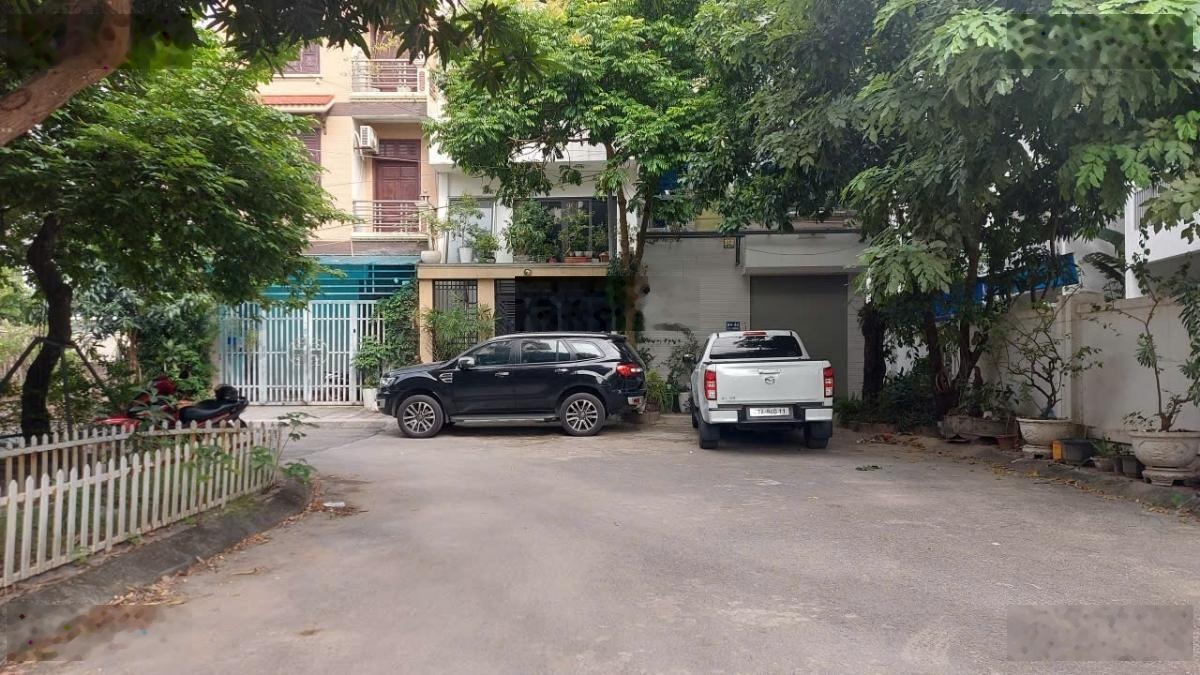 Phân lô oto tránh , dân xây chắc chắn,thang máy chờ.nhà đẹp dân xây.Dt 65m 5T mt5m giá 19,9 tỷ cóTL