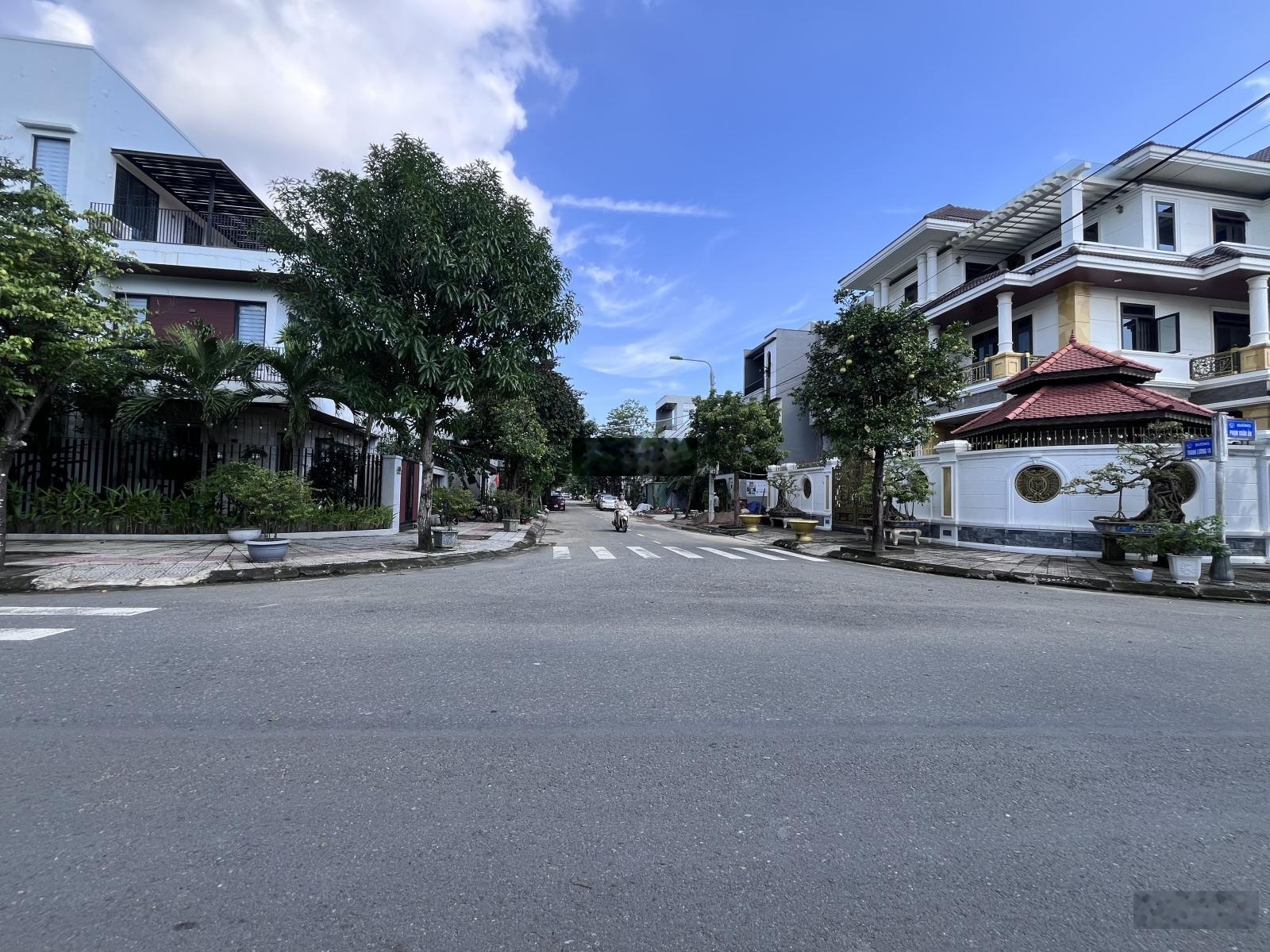 Lô góc 2 mặt tiền đường 7m5 gần cầu Hoà Xuân - Ngang khủng 18m - Giá chỉ 65triệu/m2