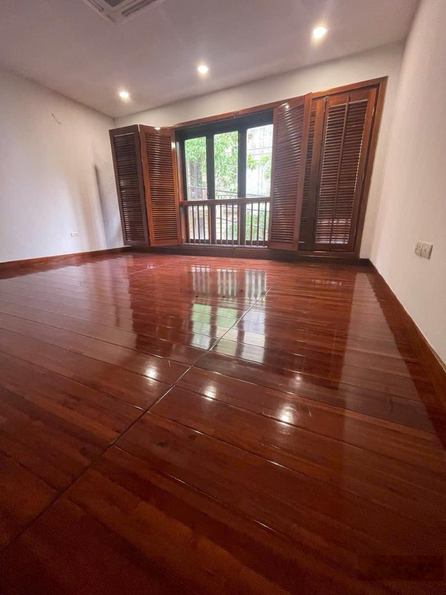 Bán nhà phân lô Hoàng Quốc Việt - Nhà mới nội thất xịn sò - gara - 50m2 - 20 tỷ