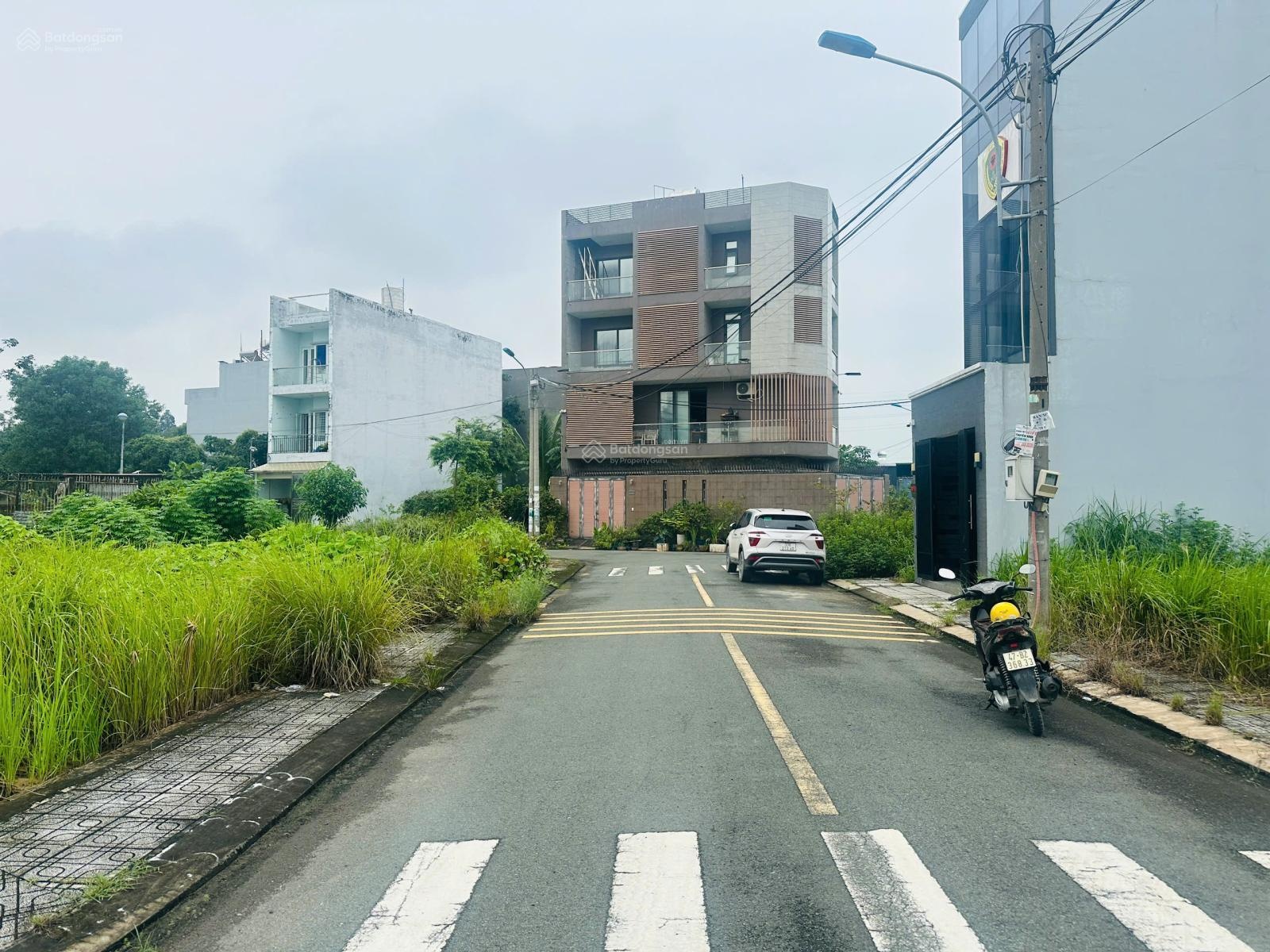 Cần bán gấp lô đất 1/ Đường Liên Phường, 50,6m2 4.1x12.3m2, giá chỉ 5 tỷ 250 TL, Lh: 0388668882