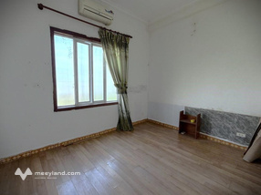 Cho thuê nguyên tầng, 2 phòng ngủ, ban công riêng, cửa sổ riêng, gửi ô tô cách nhà 100m