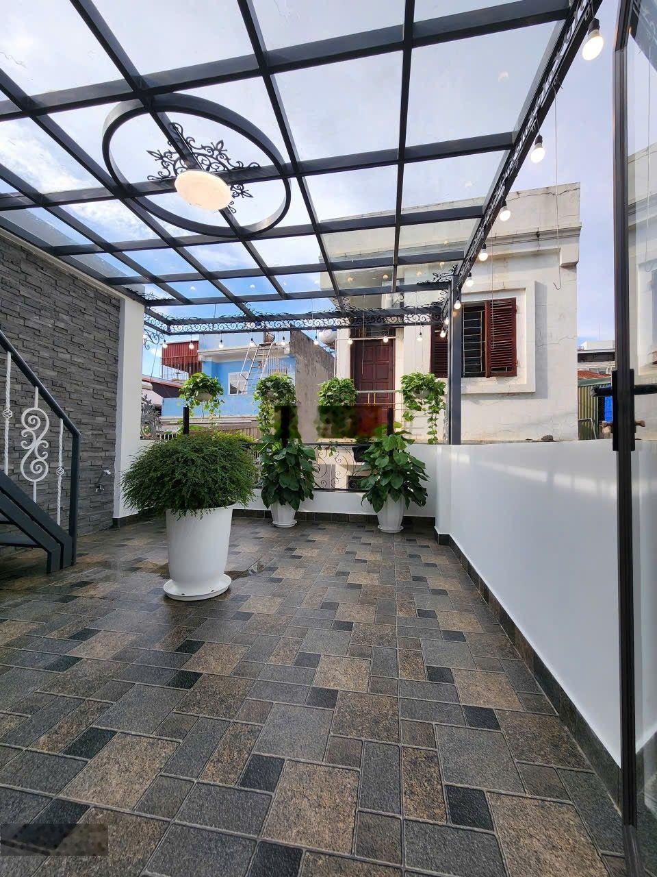 Cho thuê nhà mặt phố Võ Chí Công, 35 triệu/th, 50m2, 4PN, 5WC, mặt tiền 5m, giá ưu đãi