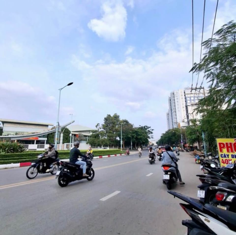 Nhà 4 tầng kinh doanh đỉnh, hẻm 5m xe hơi thông, gần Học Viện 7,98 tỷ