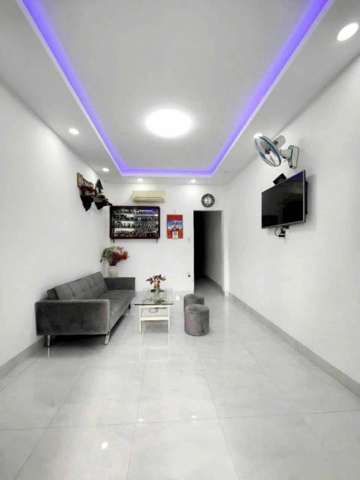 Nhà 2 tầng hẻm xe máy Nha Trang 3 phòng ngủ, sổ 37m² nở hậu 60m², giá hời 2,3 tỷ