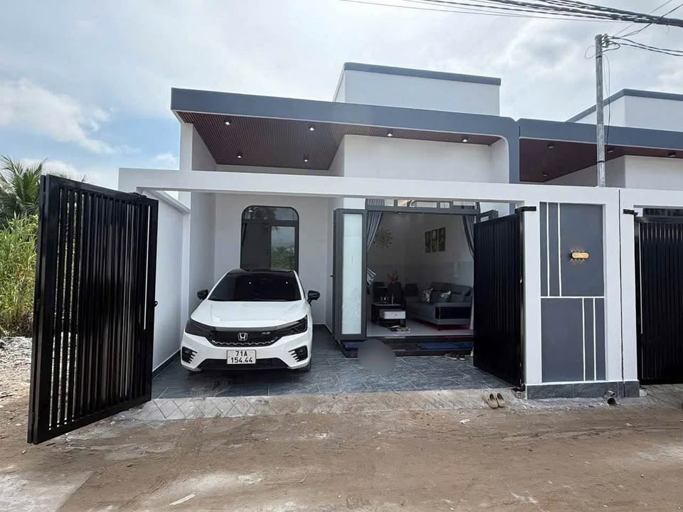 Bán nhà mới hoàn thiện, 88.4m2, 2 ngủ, tặng nội thất cao cấp tại Phường Gạch, Bến Tre