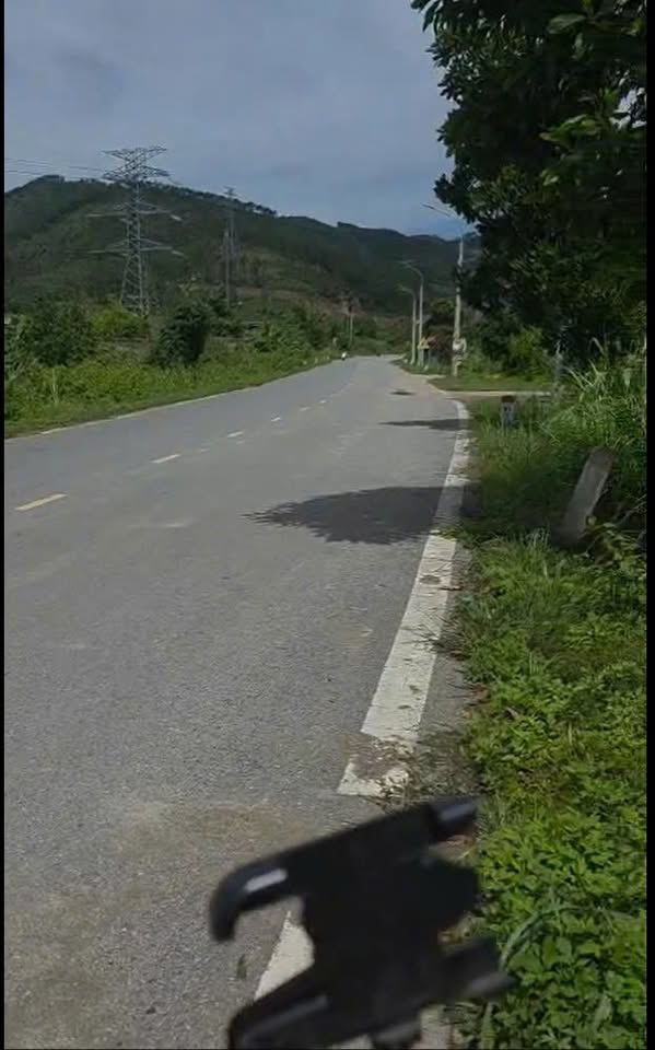 Bán đất 540m2 full thổ cư, mặt tiền rộng hơn 30m, chia 3 lô tại Uông Bí, Quảng Ninh