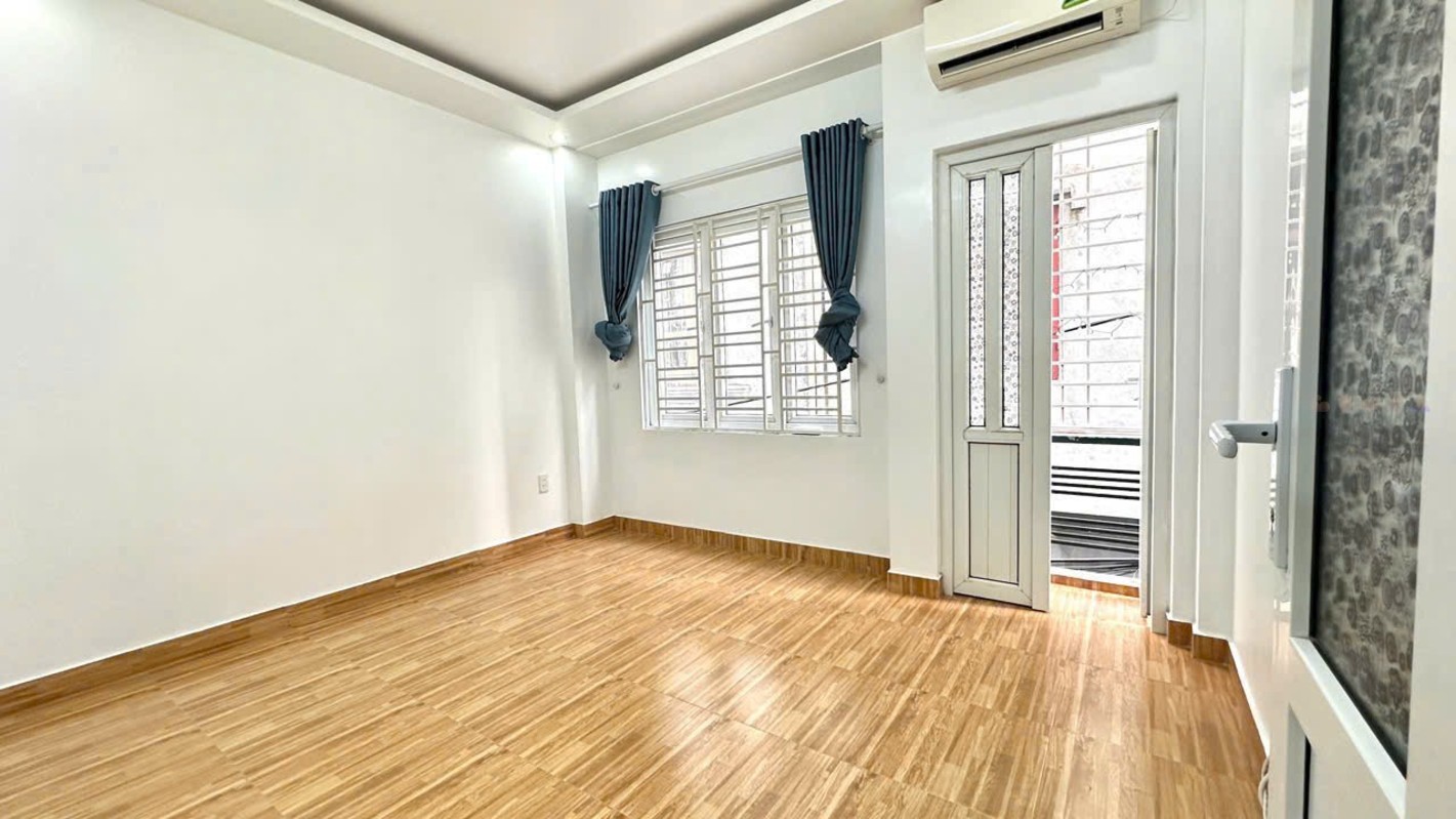 Nhà 4 tầng độc lập, ngõ ô tô 15m, trung tâm Hải Phòng, giá tốt