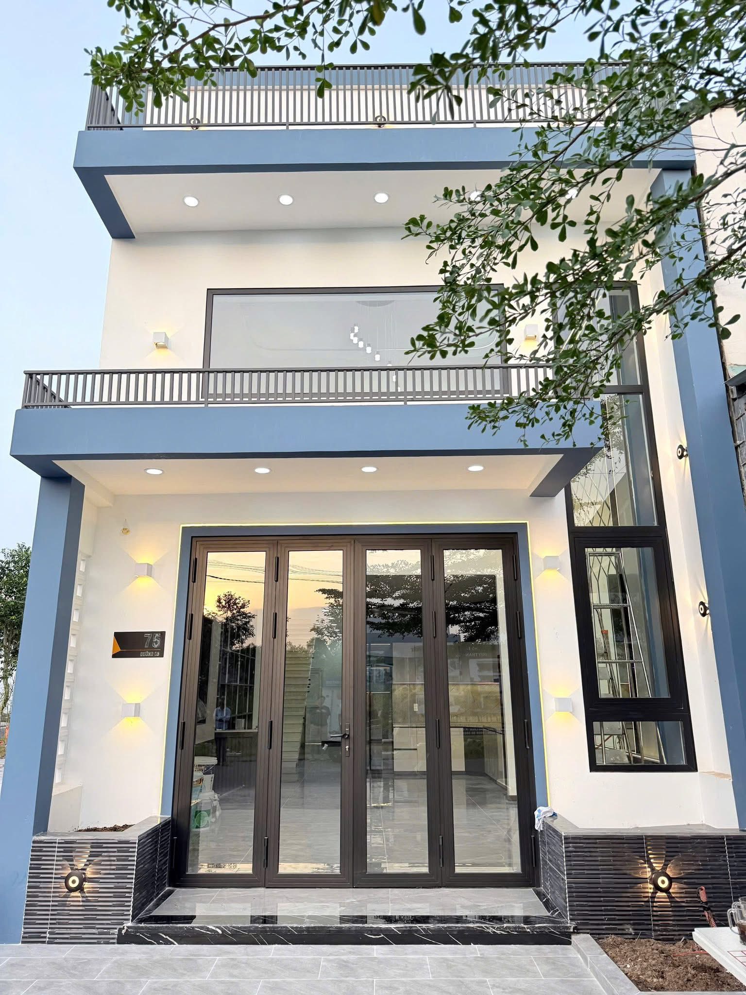 Nhà 1 trệt 1 lửng mới đẹp, đường D5 KDC Hồng Loan 6A - Cần Thơ