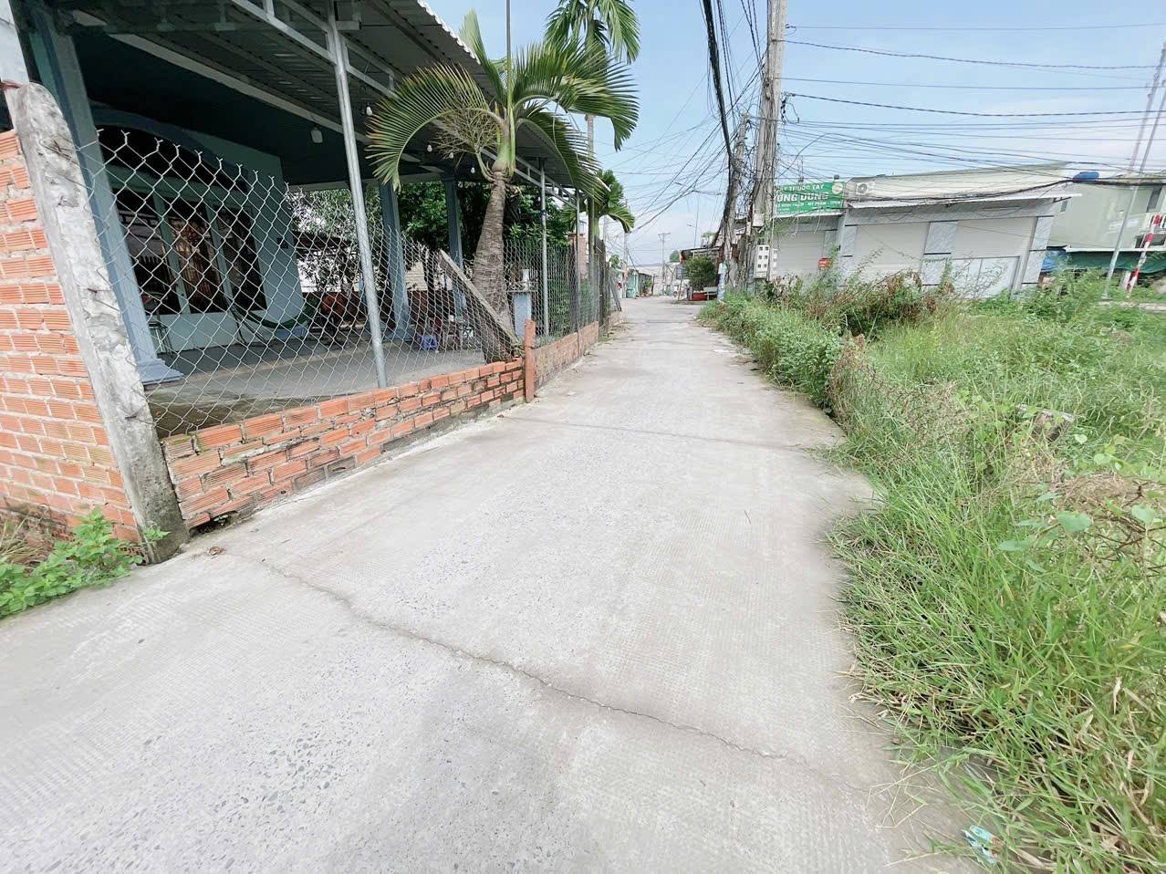 Bán đất thổ cư 196m2 mặt tiền 7m tại Đức Hòa, Long An, giá 2.2 tỷ